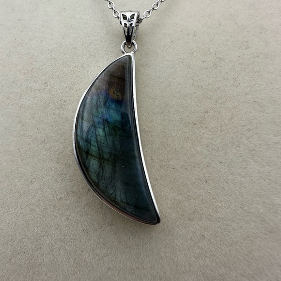 Beautiful Blue and Rainbow Flash Moon Shaped Labradorite Pendant Necklace - Picture 4 of 13